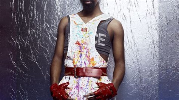 Colton Haynes Transforms Into Miss Piggy For Halloween