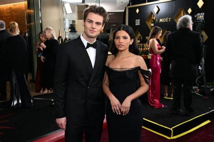 Noah Emmerich’s Wife: Who is Noah Emmerich Dating?